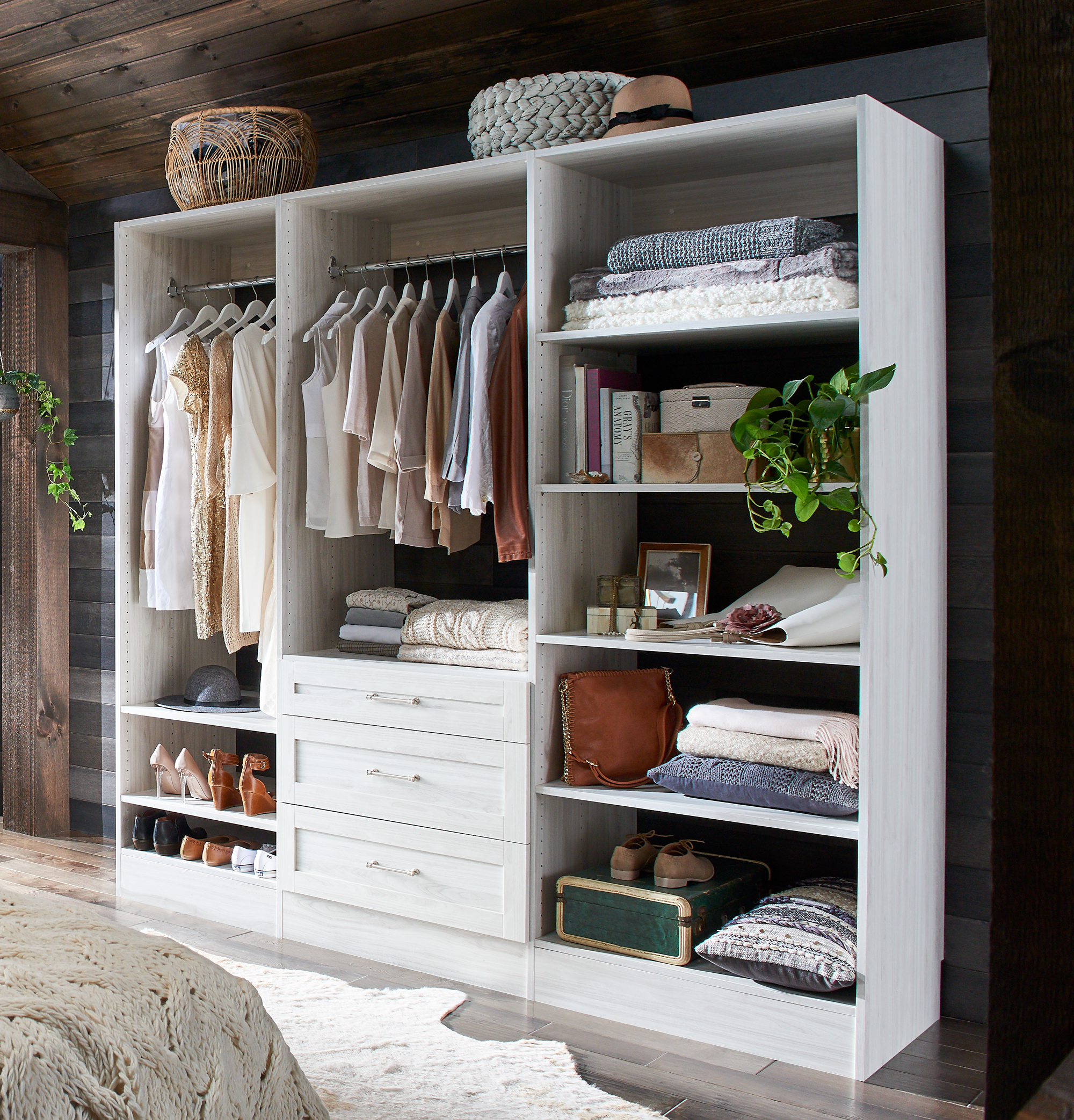 MasterSuite_WashedWhite_Farmhouse-cropped